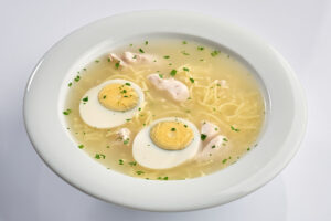 Куриный бульон с лапшой