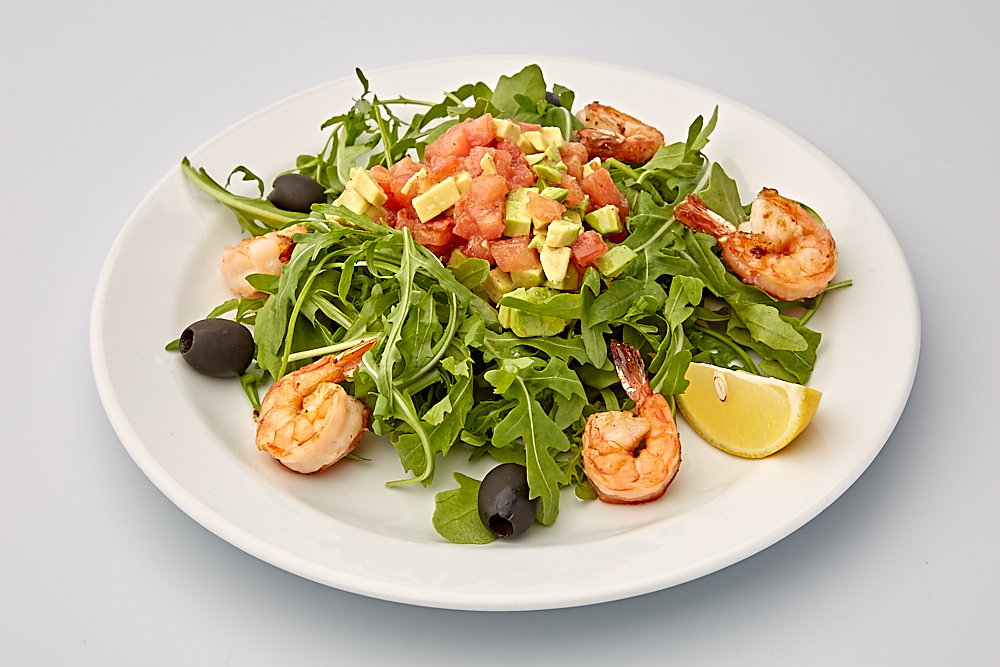 Руккола с креветками и авакадо