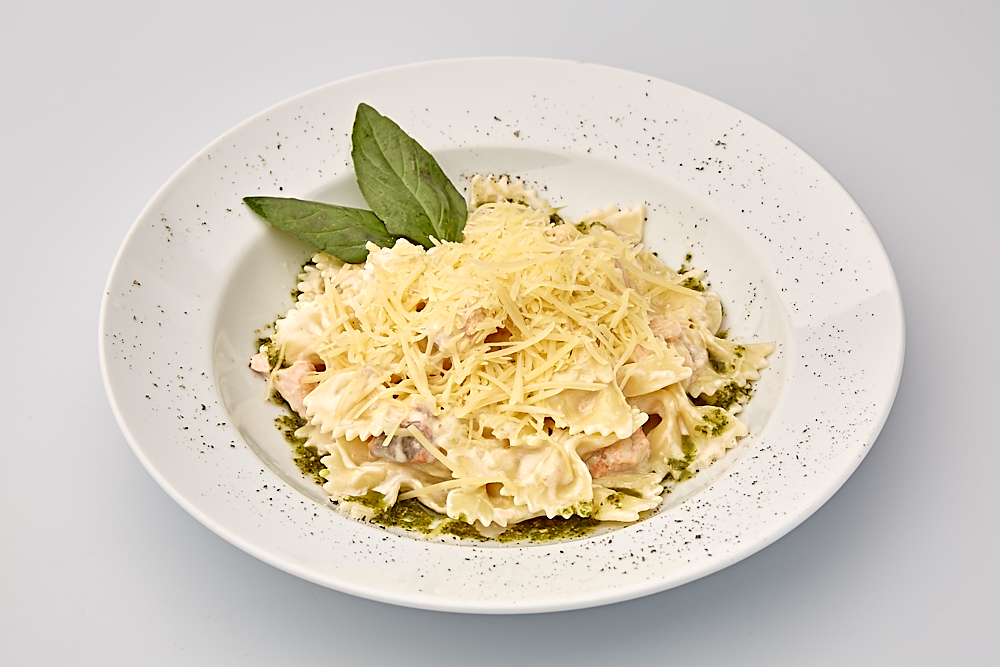 Фарфалле с лососем