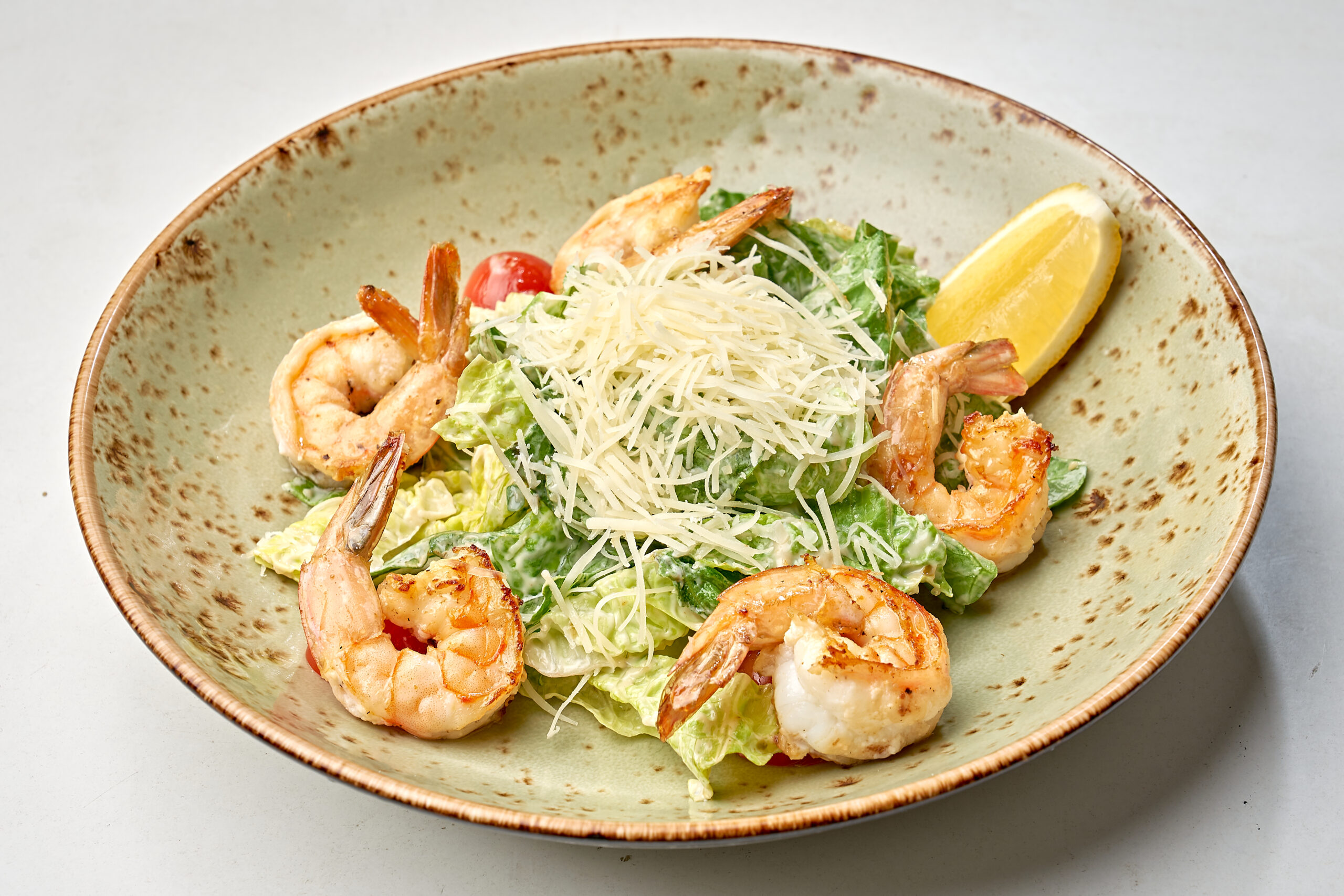 Салат цезарь с креветками